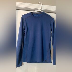 Patagonia men’s baselayer, fits like a women’s medium